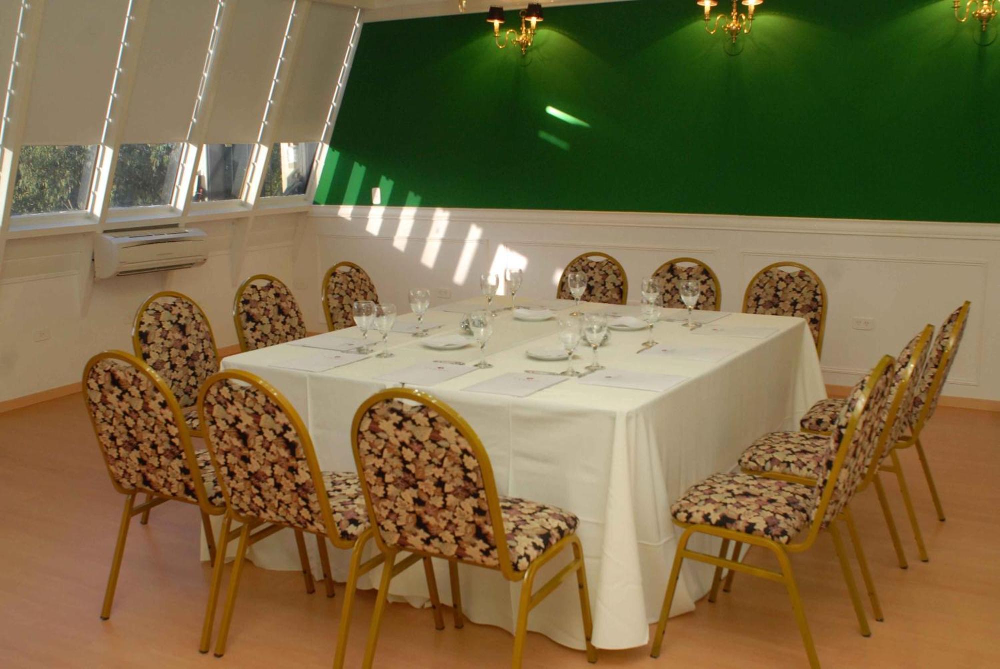 Ramada By Wyndham Buenos Aires Hotell Vicente López Restaurang bild